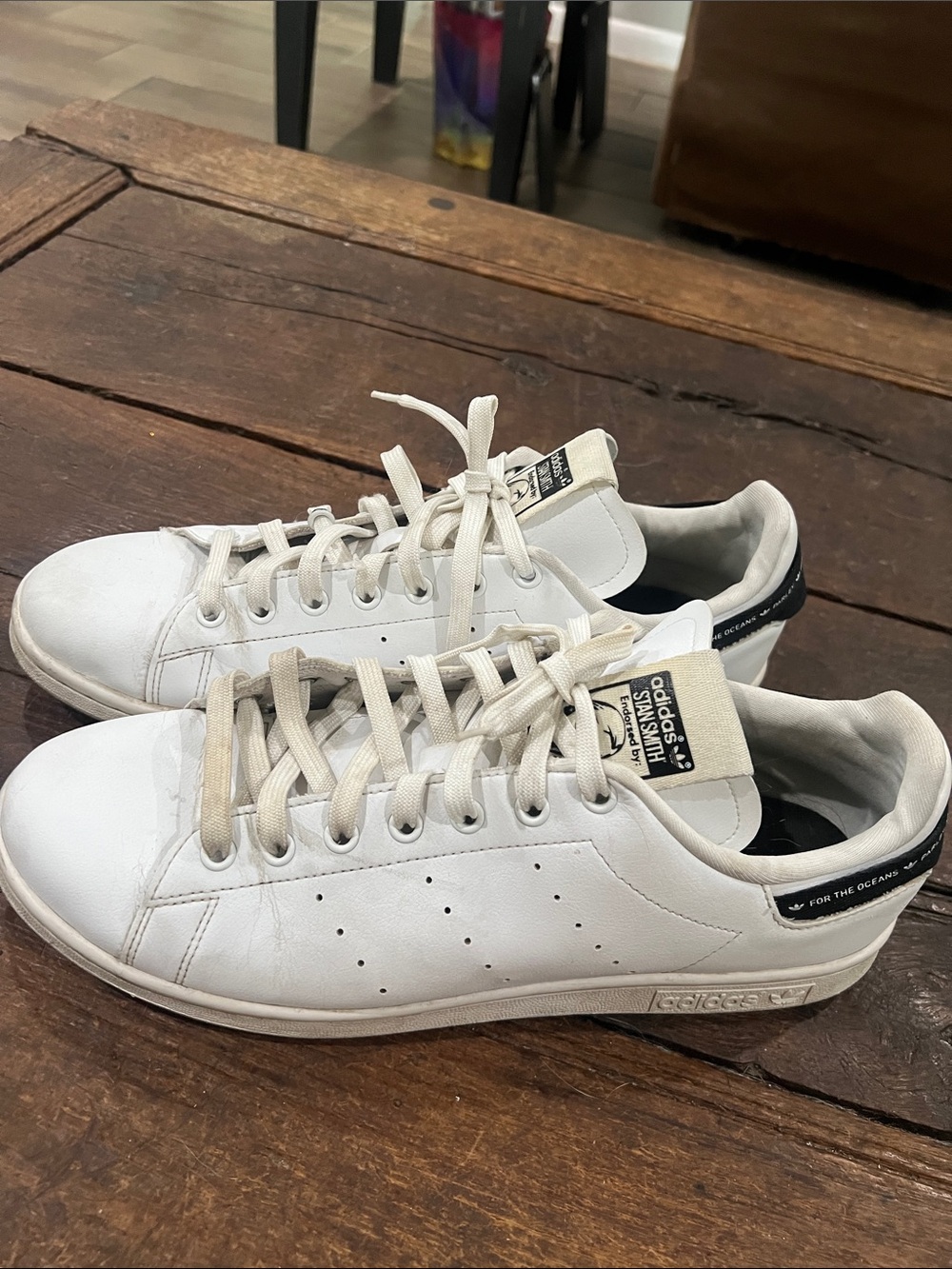 Men's White Athletic Sneakers with Black Heel Accent